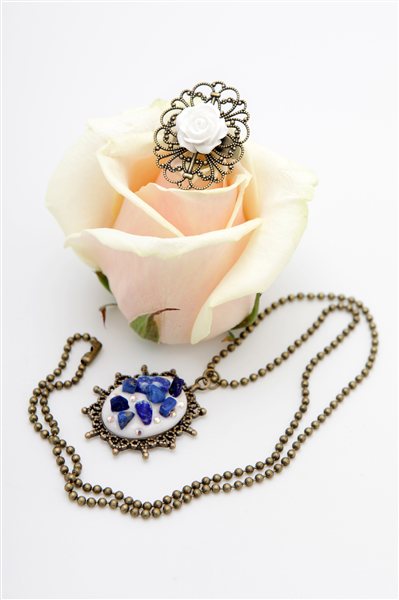 Amulet z lapisom - Kamen prebujene zavesti